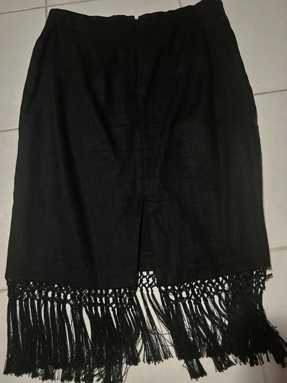Vintage Karen Kane black linen skirt embroidery, macrame fringe bottom - Picture 3 of 10